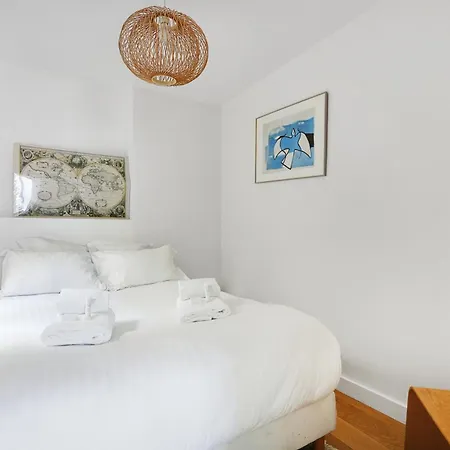 Pick A Flat's Apartements In Louvre-rivoli - Rue Du Roule Apartment Paris